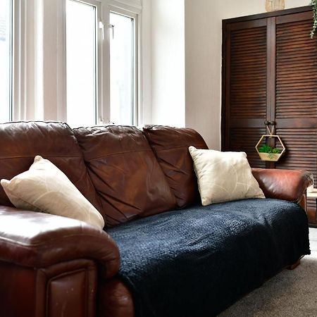 Spacious 2 Bedroom Apartment In The Heart Mumbles Exterior foto