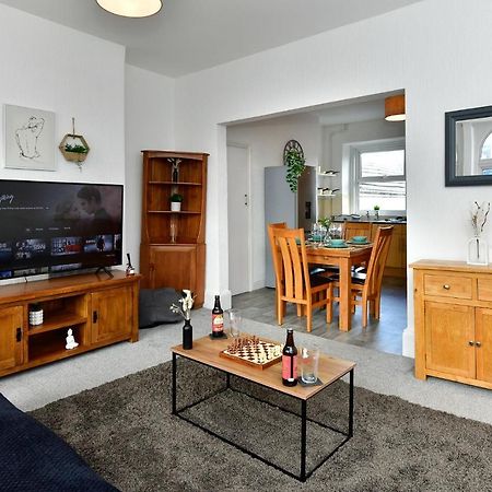 Spacious 2 Bedroom Apartment In The Heart Mumbles Exterior foto