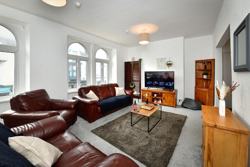 Spacious 2 Bedroom Apartment In The Heart Mumbles Exterior foto