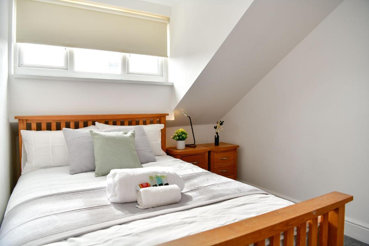 Spacious 2 Bedroom Apartment In The Heart Mumbles Exterior foto