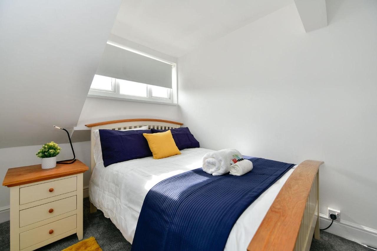 Spacious 2 Bedroom Apartment In The Heart Mumbles Exterior foto